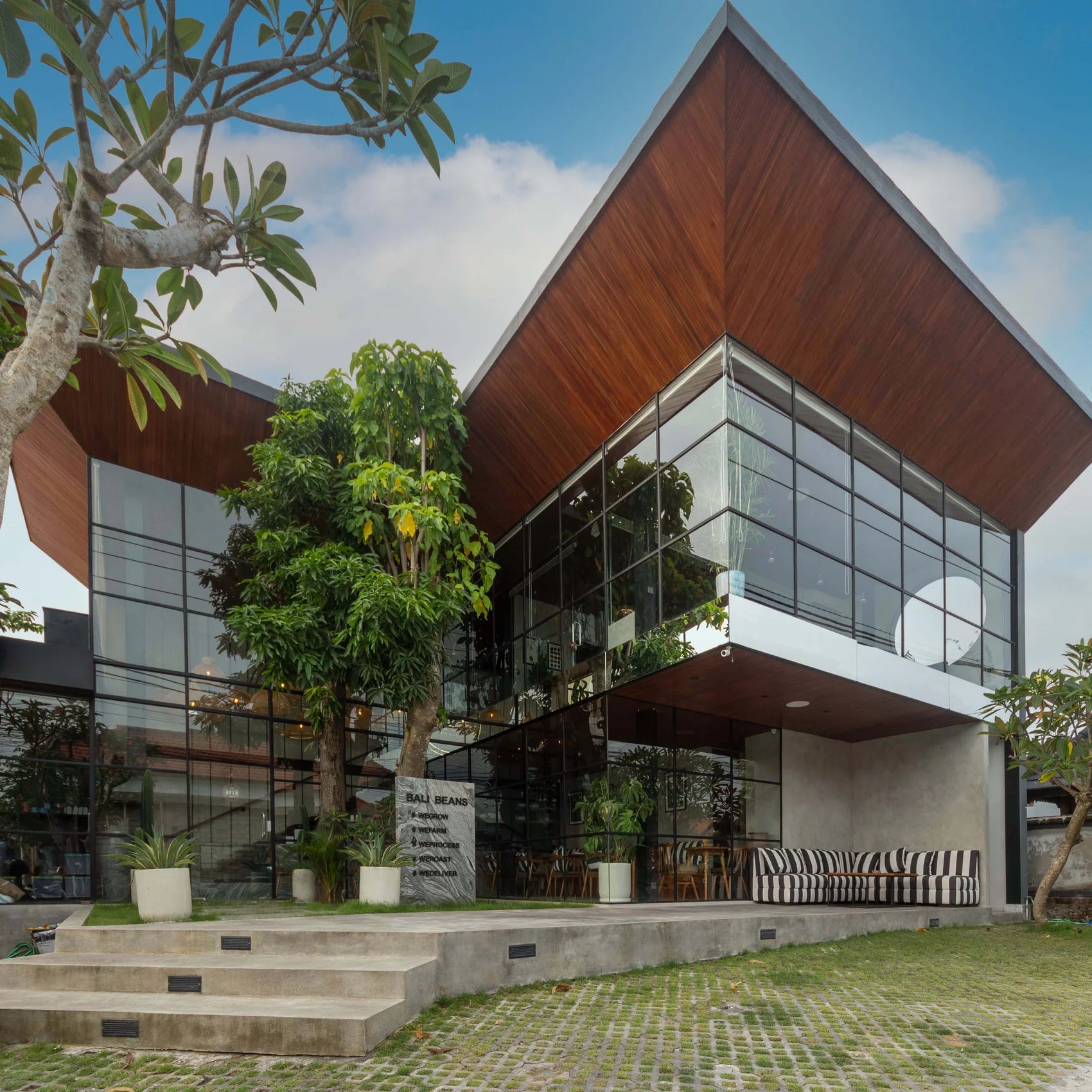 Bali Beans Coffee & Co glass-fronted café in Umalas